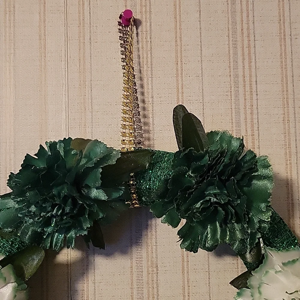 HAND CRAFTED WREATH ST PATRICK'S CARNATIONS AND CLOVERS